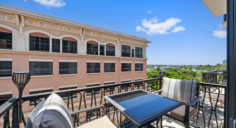 101 Clematis Street Unit 403, West Palm Beach, Florida 33401, 1 Bedroom Bedrooms, ,1 BathroomBathrooms,Residential Lease,For Rent,Clematis,4,RX-11003384