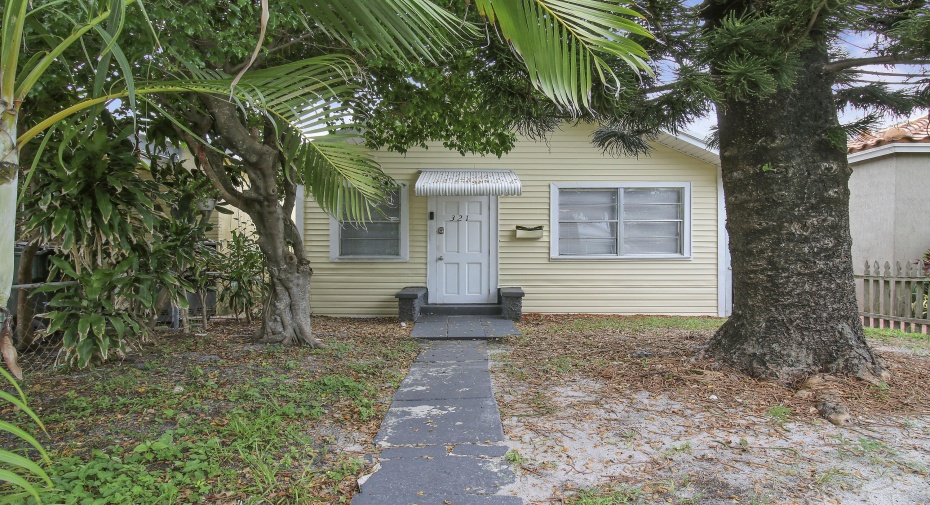 321 S D Street, Lake Worth Beach, Florida 33460, 1 Bedroom Bedrooms, ,1 BathroomBathrooms,Single Family,For Sale,D,RX-11003568