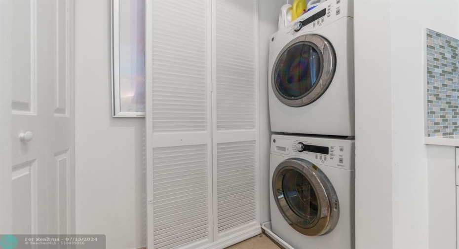 Full-size Washer & Dryer in closet (kitchen)