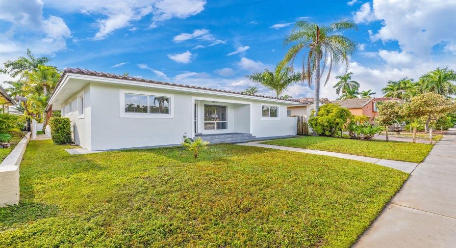 818 Hollywood Blvd Boulevard, Hollywood, Florida 33019, 4 Bedrooms Bedrooms, ,2 BathroomsBathrooms,Residential Lease,For Rent,Hollywood Blvd,RX-11003981