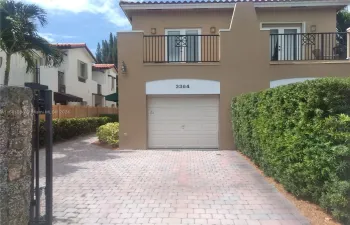 brick paver driveway/garage/front of TH
