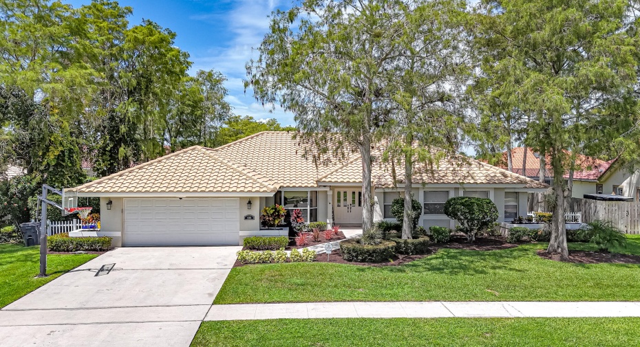 1601 Grantham Drive, Wellington, Florida 33414, 4 Bedrooms Bedrooms, ,2 BathroomsBathrooms,Single Family,For Sale,Grantham,RX-11003073