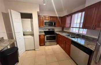 Gently used like-new kitchen.  Open layout.