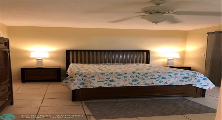 Spacious bedroom with queen bed. Brand new mattress