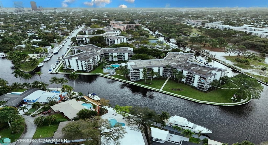 River Reach, is a twenty-two acre, private, gated island community located directly on the New River in the city!