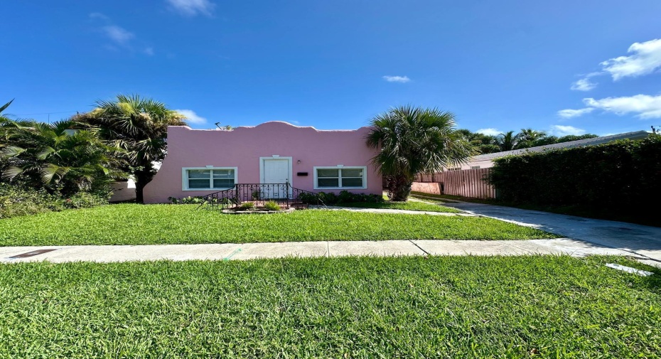 223 Pine Terrace, West Palm Beach, Florida 33405, 2 Bedrooms Bedrooms, ,2 BathroomsBathrooms,Residential Lease,For Rent,Pine,RX-11004367