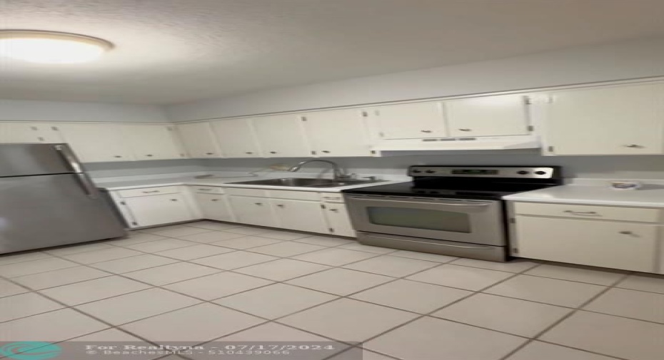 Huge kitchen for a 1/1
