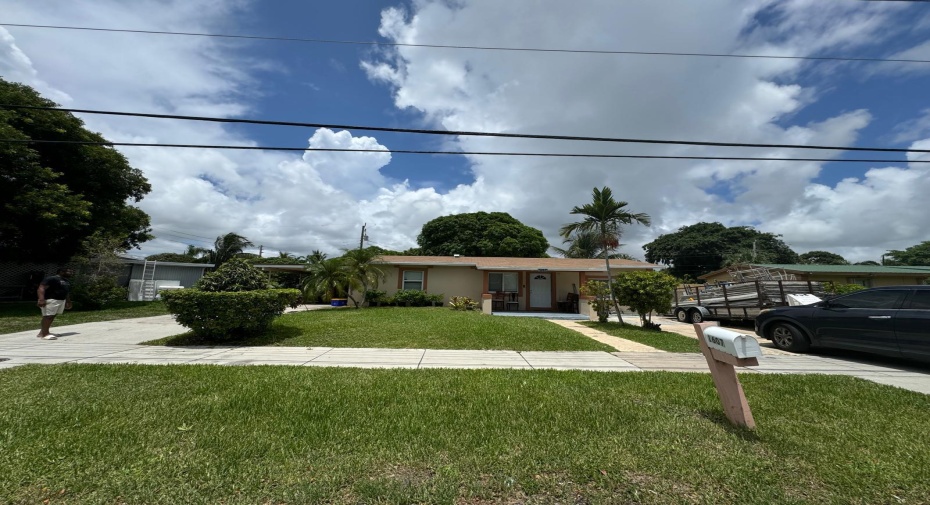 1607 NE 4th Street, Boynton Beach, Florida 33435, 2 Bedrooms Bedrooms, ,1 BathroomBathrooms,Single Family,For Sale,4th,RX-11004805