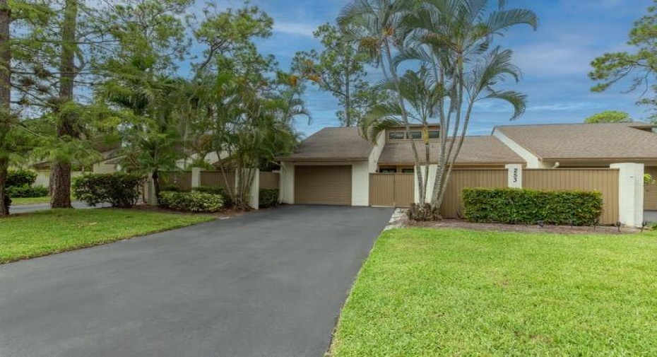 253 Wood Dale Drive, Wellington, Florida 33414, 3 Bedrooms Bedrooms, ,2 BathroomsBathrooms,Residential Lease,For Rent,Wood Dale,RX-11005116