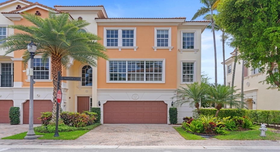 648 NE Francesca Lane, Boca Raton, Florida 33487, 3 Bedrooms Bedrooms, ,3 BathroomsBathrooms,Townhouse,For Sale,Francesca,RX-10973338