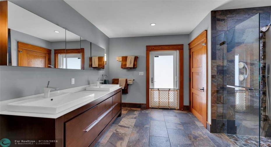 Dual Vanities in En-suite Bathroom in Primary Bedroom