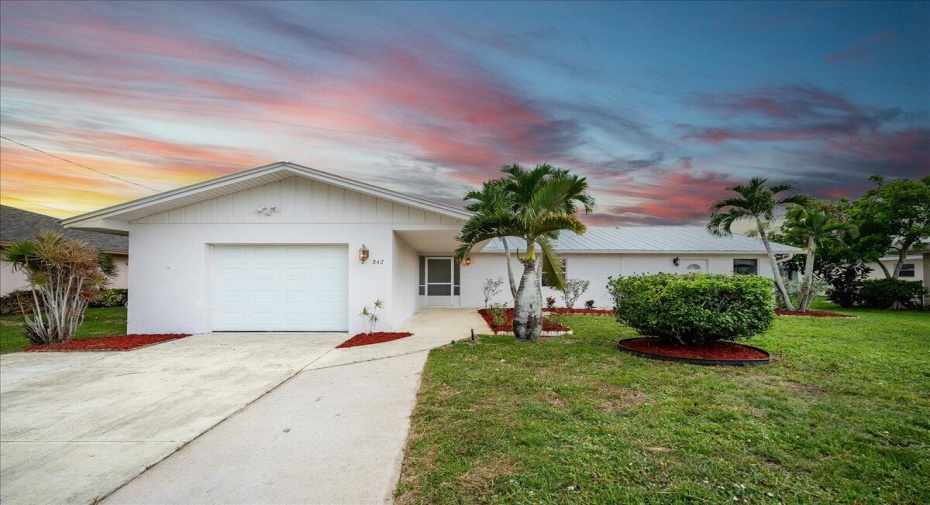 842 SE Thornhill Drive, Port Saint Lucie, Florida 34983, 4 Bedrooms Bedrooms, ,4 BathroomsBathrooms,Single Family,For Sale,Thornhill,RX-11005793