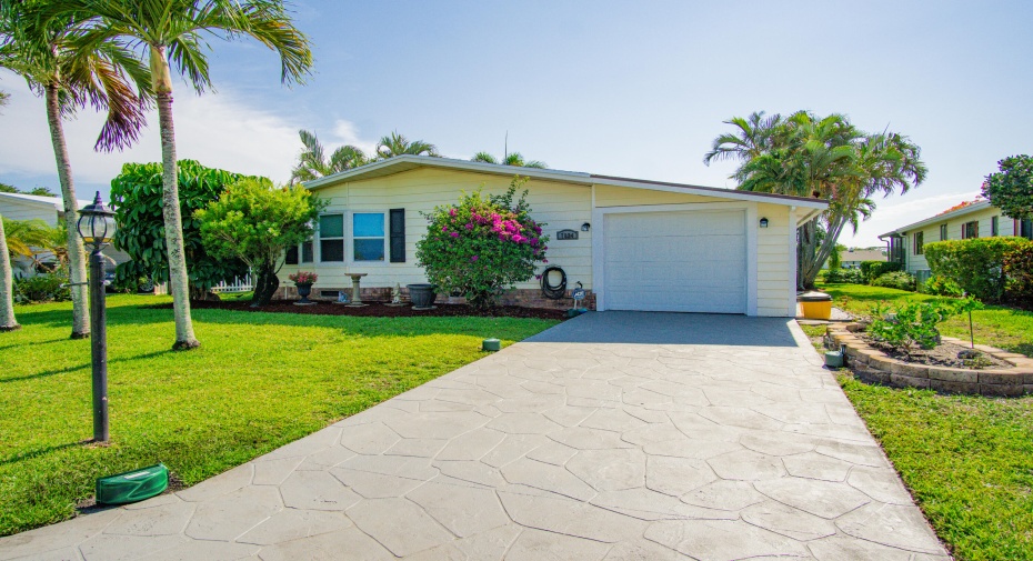 7834 SE Saratoga Drive, Hobe Sound, Florida 33455, 2 Bedrooms Bedrooms, ,2 BathroomsBathrooms,A,For Sale,Saratoga,RX-10992042