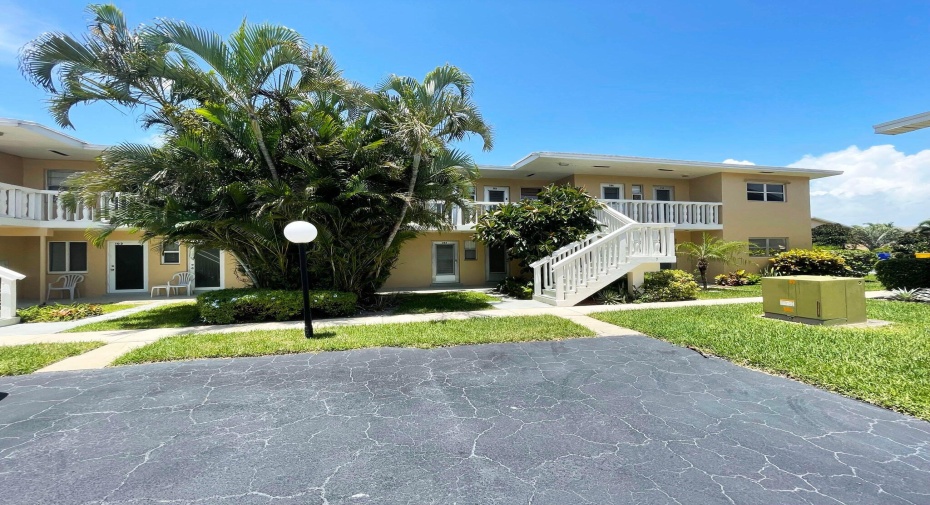 2111 NE 1st Court Unit 204, Boynton Beach, Florida 33435, 2 Bedrooms Bedrooms, ,1 BathroomBathrooms,Condominium,For Sale,1st,2,RX-11005932