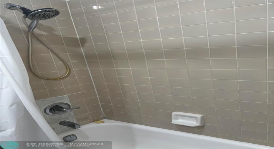 On suite Shower/tub!