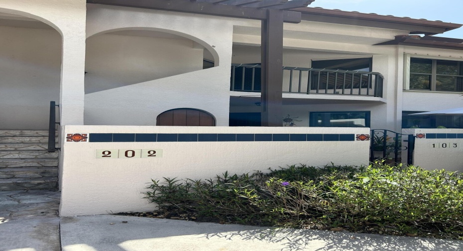 6031 SE Martinique Drive Unit 202, Stuart, Florida 34997, 2 Bedrooms Bedrooms, ,2 BathroomsBathrooms,Condominium,For Sale,Martinique,2,RX-11005195