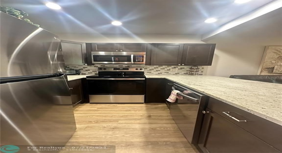 New stainless steel appliances & recessed lighting