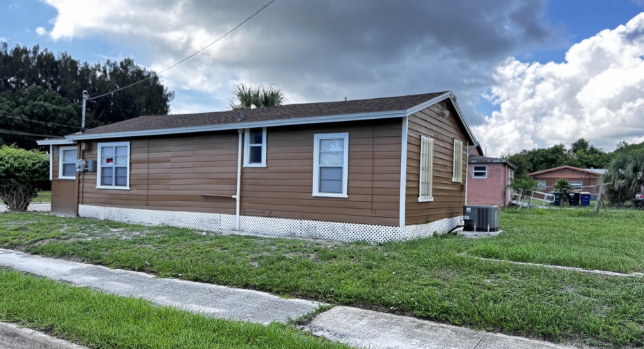 713 N 19th Street, Fort Pierce, Florida 34950, 3 Bedrooms Bedrooms, ,1 BathroomBathrooms,Single Family,For Sale,19th,RX-11006013