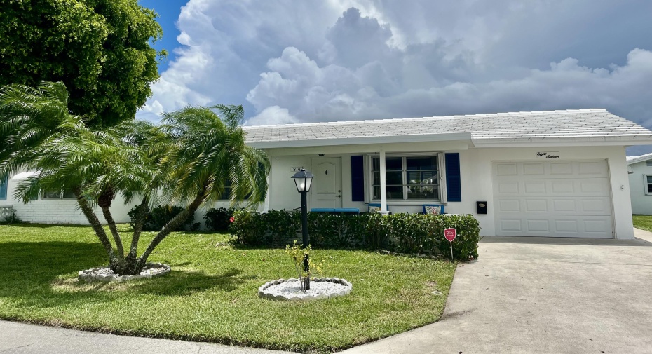 816 SW 18th Court, Boynton Beach, Florida 33426, 2 Bedrooms Bedrooms, ,1 BathroomBathrooms,Single Family,For Sale,18th,RX-11006028