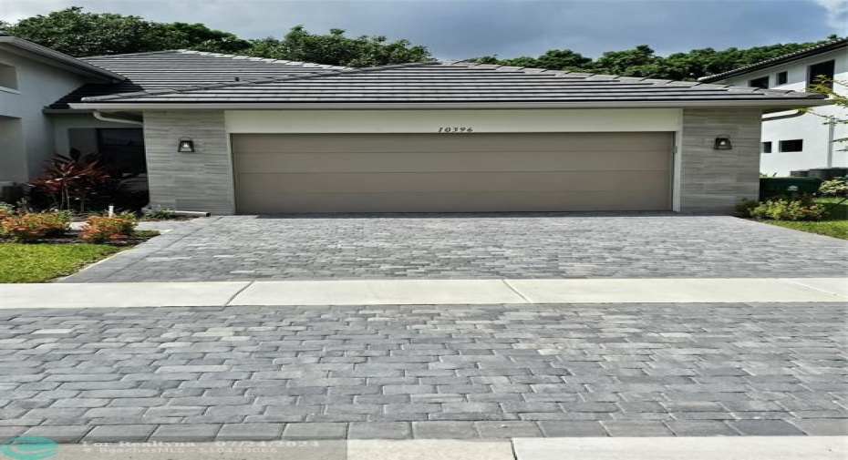 10396 Large Driveway