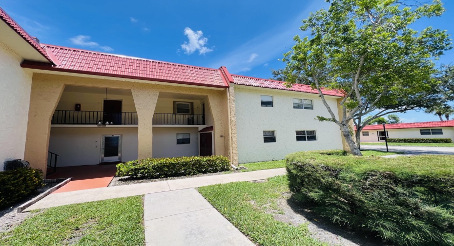 145 Lake Evelyn Drive, West Palm Beach, Florida 33411, 2 Bedrooms Bedrooms, ,2 BathroomsBathrooms,Condominium,For Sale,Lake Evelyn,1,RX-11006077