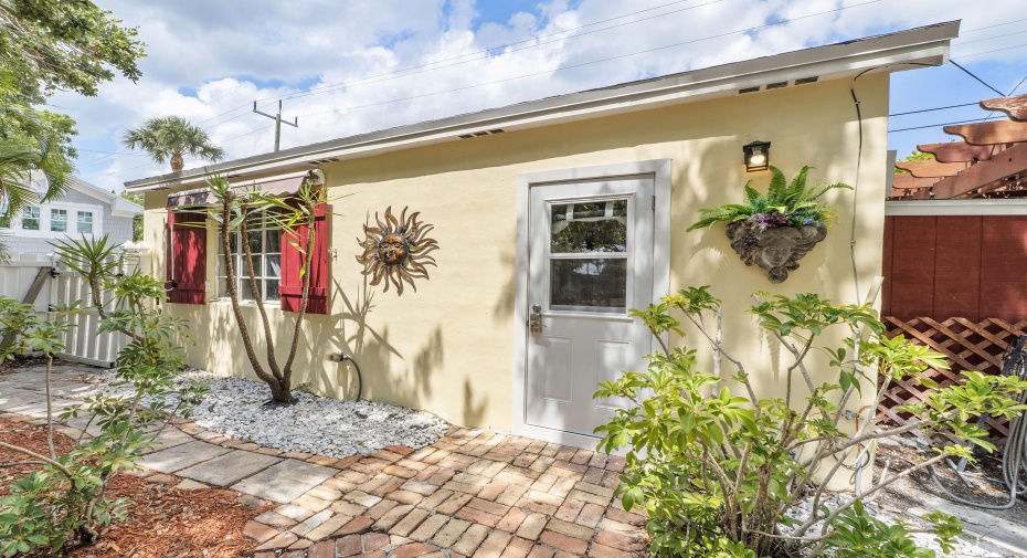 303 N Lakeside Drive, Lake Worth Beach, Florida 33460, ,1 BathroomBathrooms,Residential Lease,For Rent,Lakeside,1,RX-10994794