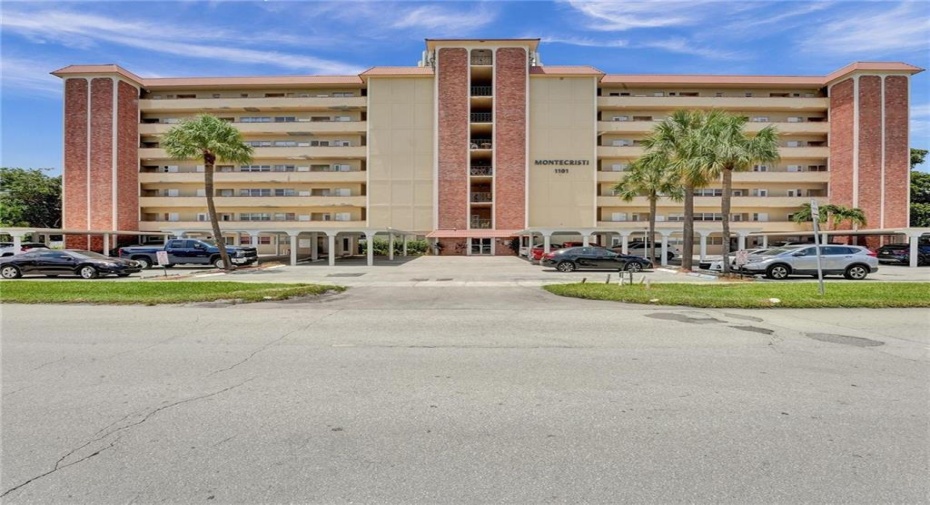 1101 Crystal Lake Dr Unit 603, Deerfield Beach, Florida 33064, 2 Bedrooms Bedrooms, ,2 BathroomsBathrooms,Residential Lease,For Rent,Crystal Lake Dr,6,RX-11006364