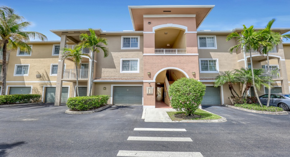 6510 Emerald Dunes Drive Unit 303, West Palm Beach, Florida 33411, 2 Bedrooms Bedrooms, ,2 BathroomsBathrooms,Condominium,For Sale,Emerald Dunes,3,RX-11006546