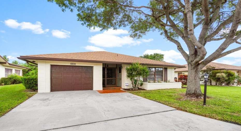 6369 Lakemont Circle, Greenacres, Florida 33463, 2 Bedrooms Bedrooms, ,2 BathroomsBathrooms,Single Family,For Sale,Lakemont,1,RX-11006561