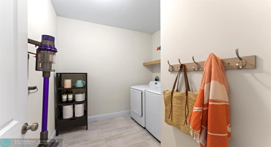 Large laundry room - washer & dryer stay!