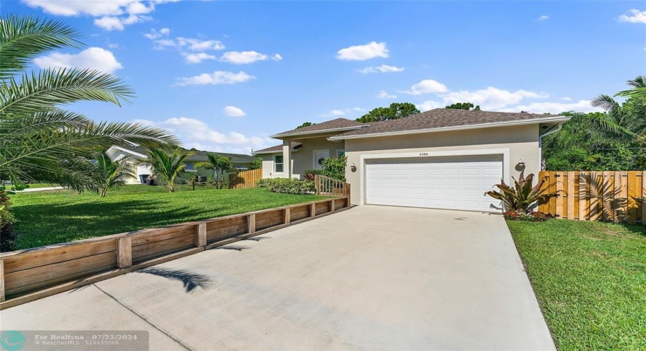 2-car garage & new shadowbox privacy fence with 6' gate