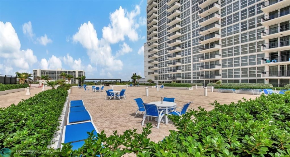 Pool Deck, Great for outdoor lunch or dinner!