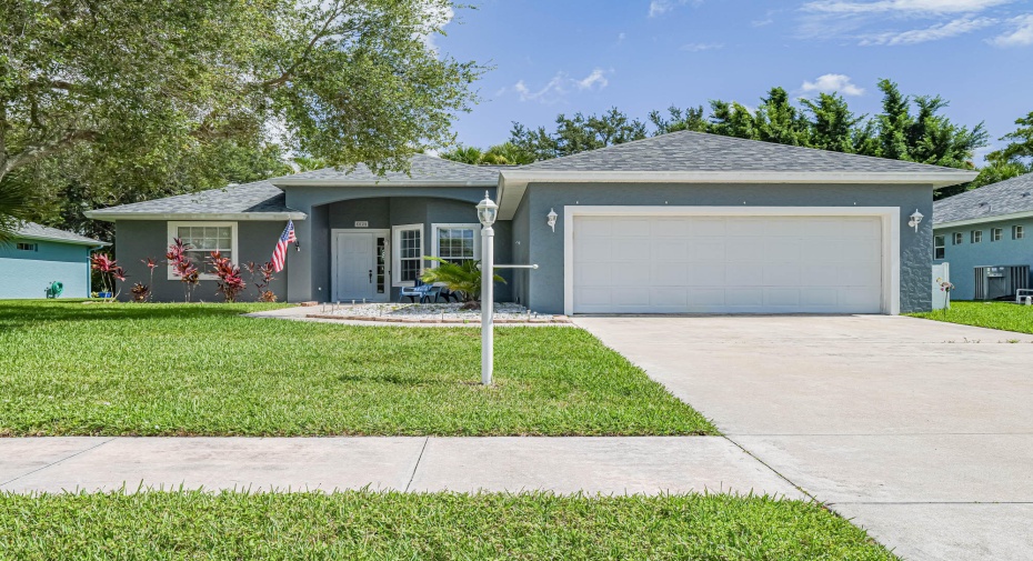 5025 E 1st Square, Vero Beach, Florida 32968, 3 Bedrooms Bedrooms, ,2 BathroomsBathrooms,Single Family,For Sale,1st,RX-11006932