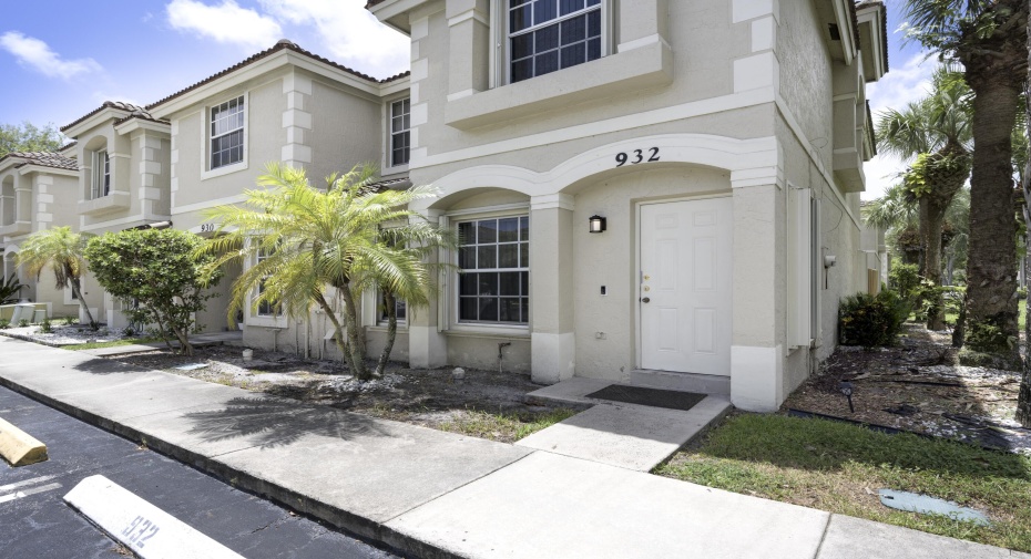 932 Summit Lake Drive, West Palm Beach, Florida 33406, 3 Bedrooms Bedrooms, ,2 BathroomsBathrooms,Townhouse,For Sale,Summit Lake,RX-11007124