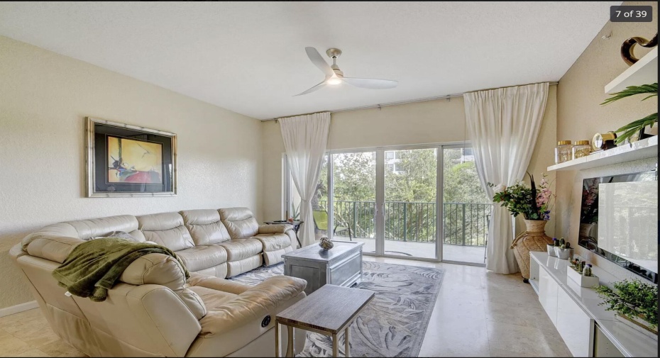 1640 Presidential Way Unit 405, West Palm Beach, Florida 33401, 3 Bedrooms Bedrooms, ,2 BathroomsBathrooms,Residential Lease,For Rent,Presidential,3,RX-11007166