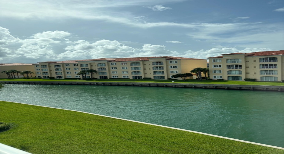 19 Harbour Isle Drive Unit 305, Fort Pierce, Florida 34949, 2 Bedrooms Bedrooms, ,2 BathroomsBathrooms,Residential Lease,For Rent,Harbour Isle,3,RX-11007180
