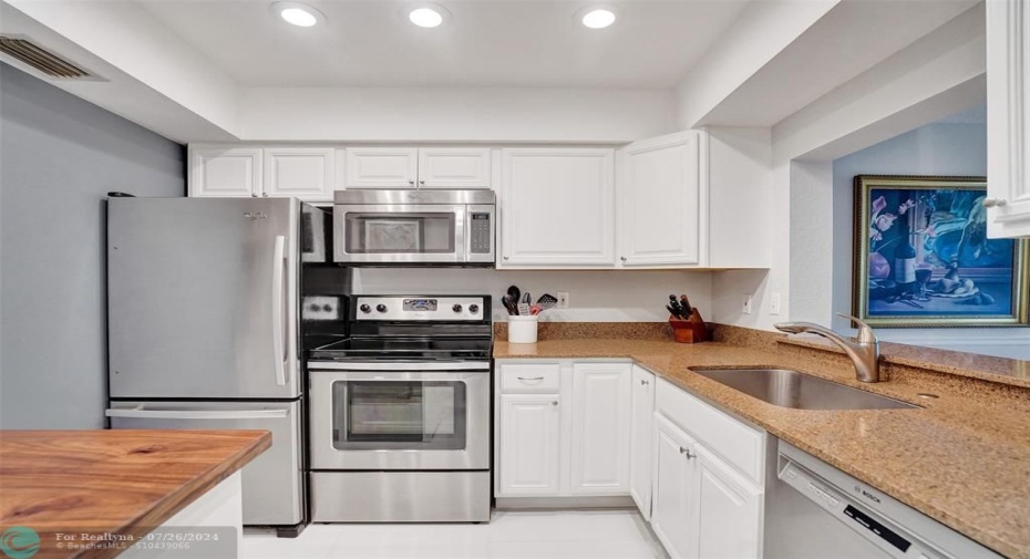 SS appliances and recessed lighting
