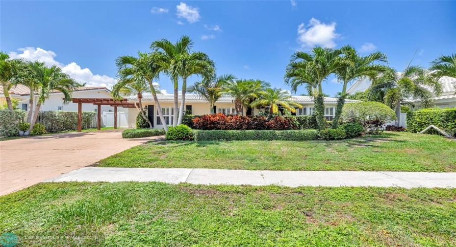 3 Bedroom / 2 Bath deepwater home in Lighthouse Point with impact windows and doors