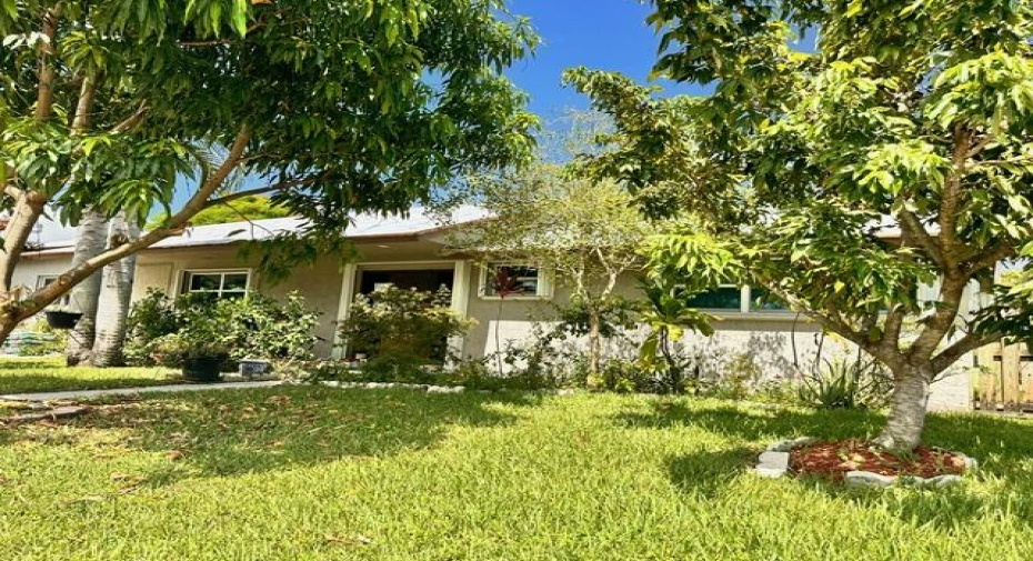 698 NW 12th Road, Boca Raton, Florida 33486, 3 Bedrooms Bedrooms, ,3 BathroomsBathrooms,Residential Lease,For Rent,12th,RX-11007229