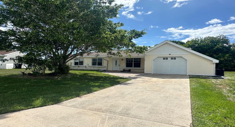 1913 SE Redwing Circle, Port Saint Lucie, Florida 34952, 3 Bedrooms Bedrooms, ,2 BathroomsBathrooms,Residential Lease,For Rent,Redwing,RX-11007499