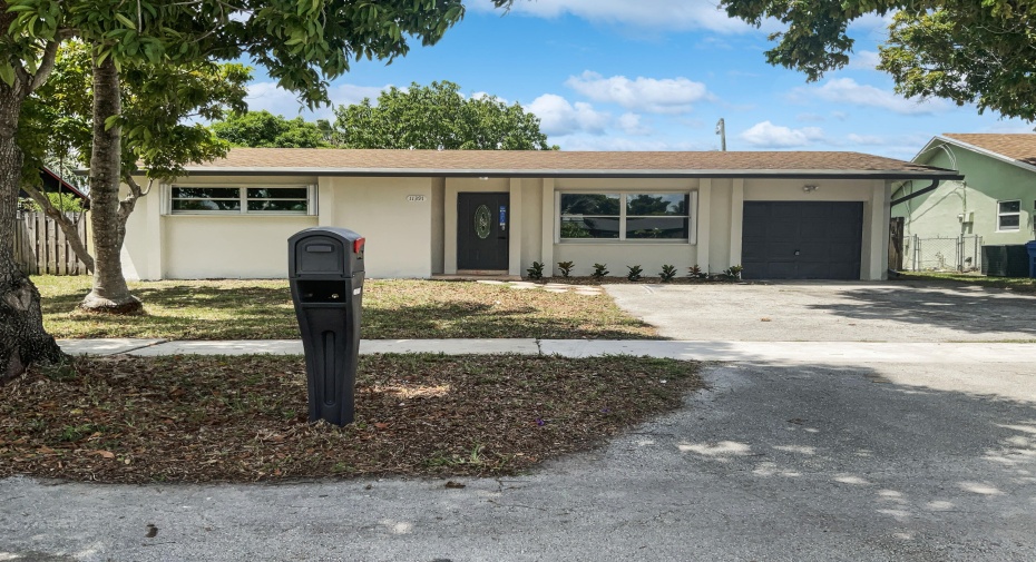 11391 NW 37th Street, Sunrise, Florida 33323, 2 Bedrooms Bedrooms, ,2 BathroomsBathrooms,Single Family,For Sale,37th,1,RX-11007559