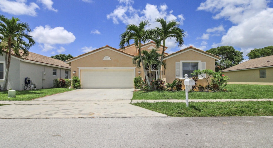 9567 Lago Drive, Boynton Beach, Florida 33472, 3 Bedrooms Bedrooms, ,2 BathroomsBathrooms,Residential Lease,For Rent,Lago,1,RX-11007688