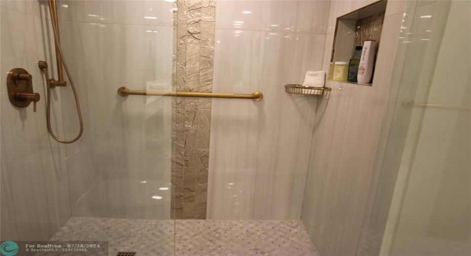 MASTER SHOWER