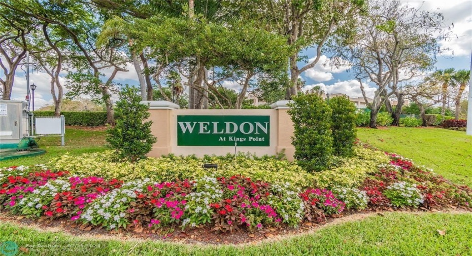 *WELDON AT KINGS POINT - A DESIRABLE 55+ COMMUNITY*