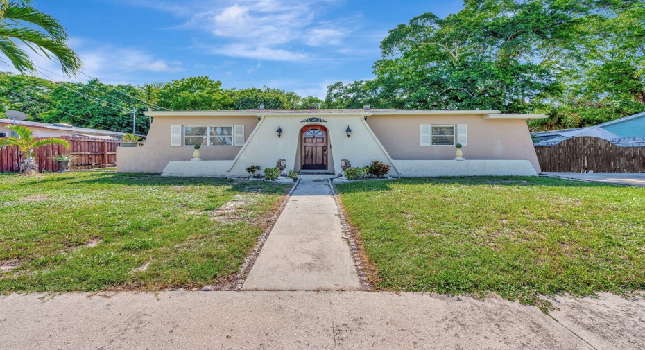 306 S Caloosahatchee Avenue, Jupiter, Florida 33458, 3 Bedrooms Bedrooms, ,3 BathroomsBathrooms,Single Family,For Sale,Caloosahatchee,RX-11001385