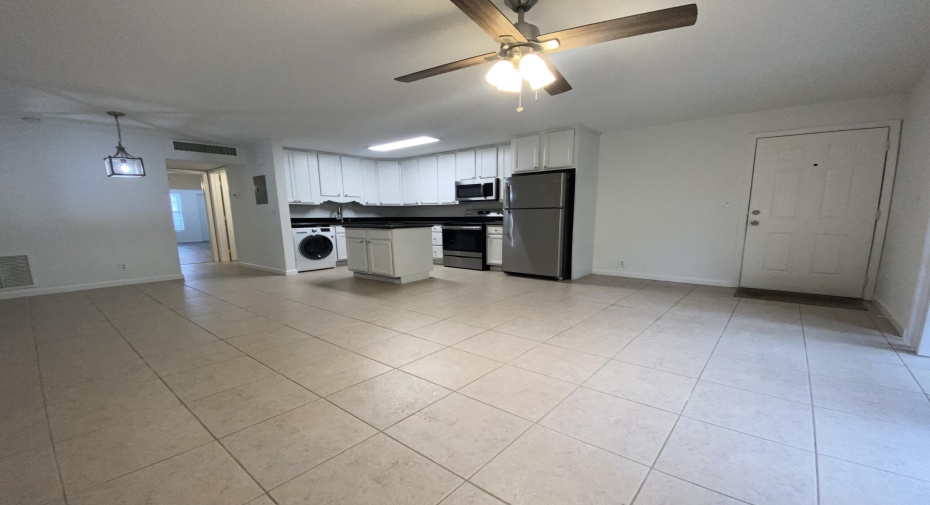 102 N Lakeside Drive Unit 3, Lake Worth Beach, Florida 33460, 1 Bedroom Bedrooms, ,1 BathroomBathrooms,Residential Lease,For Rent,Lakeside,1,RX-11008042
