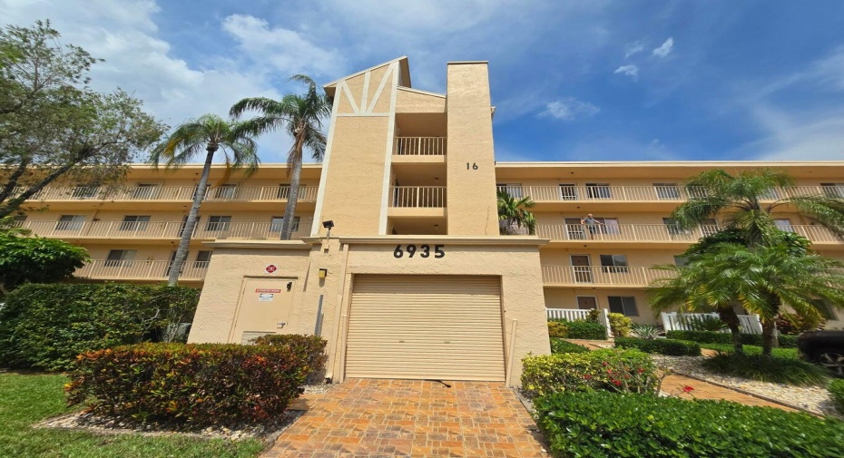 6935 Huntington Lane Unit 108, Delray Beach, Florida 33446, 2 Bedrooms Bedrooms, ,2 BathroomsBathrooms,Condominium,For Sale,Huntington,1,RX-11008156