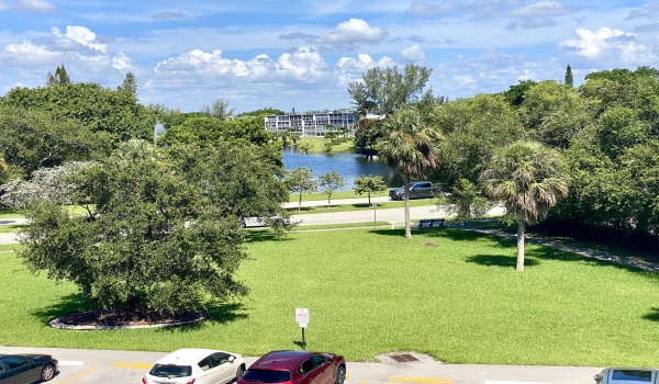 4004 Swansea A, Deerfield Beach, Florida 33442, 2 Bedrooms Bedrooms, ,1 BathroomBathrooms,Condominium,For Sale,Swansea A,4,RX-11008219