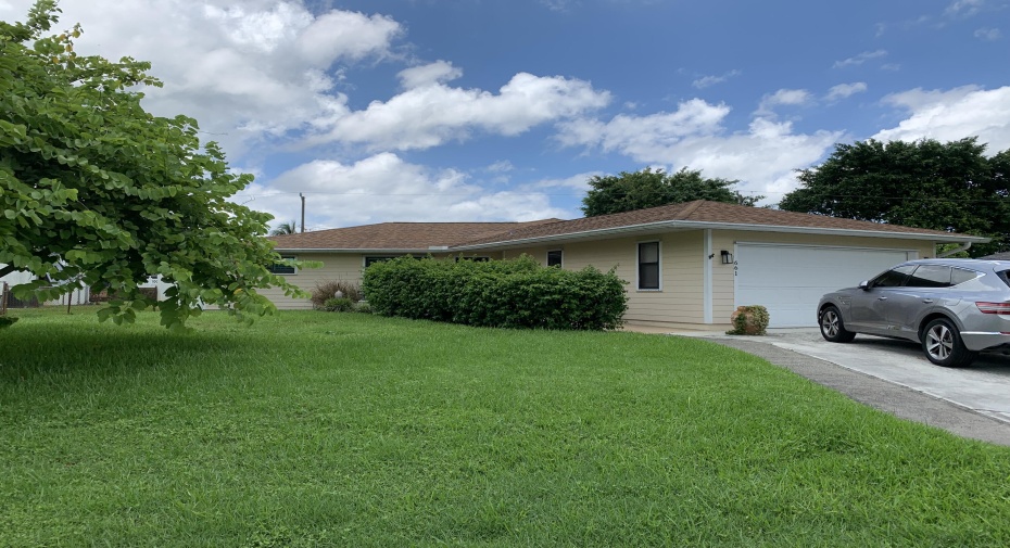 661 SE Sweetbay Avenue, Port Saint Lucie, Florida 34983, 3 Bedrooms Bedrooms, ,2 BathroomsBathrooms,Single Family,For Sale,Sweetbay,RX-11008431
