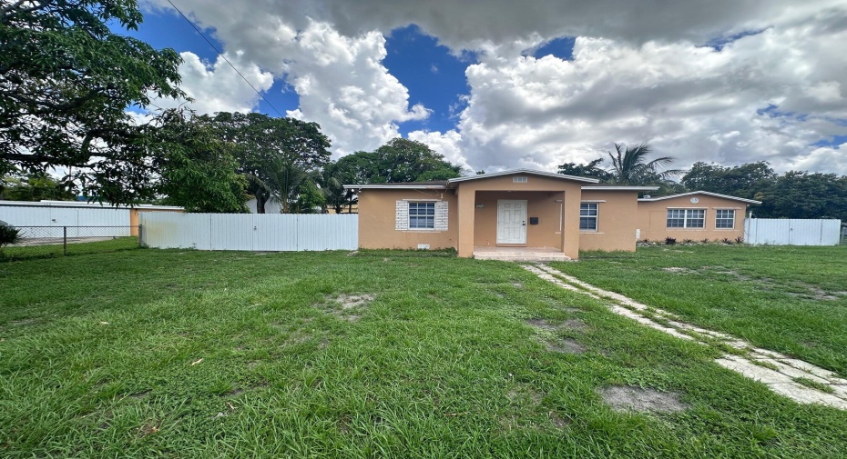 5640 Tyler Street, Hollywood, Florida 33021, 2 Bedrooms Bedrooms, ,1 BathroomBathrooms,Residential Lease,For Rent,Tyler,RX-11008558